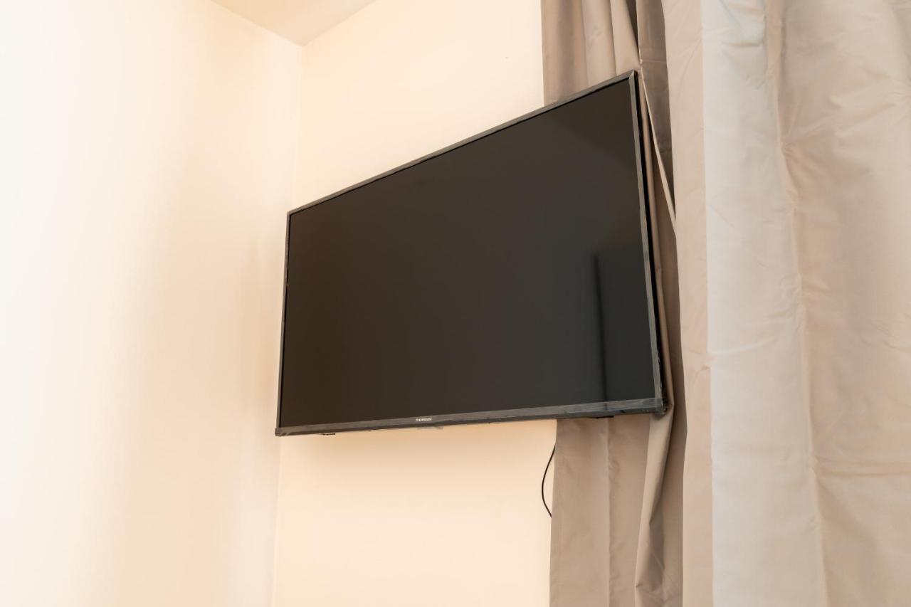 Brand New Studio Apartment #51 With Free Secure Parking In The Center Praha Exteriér fotografie