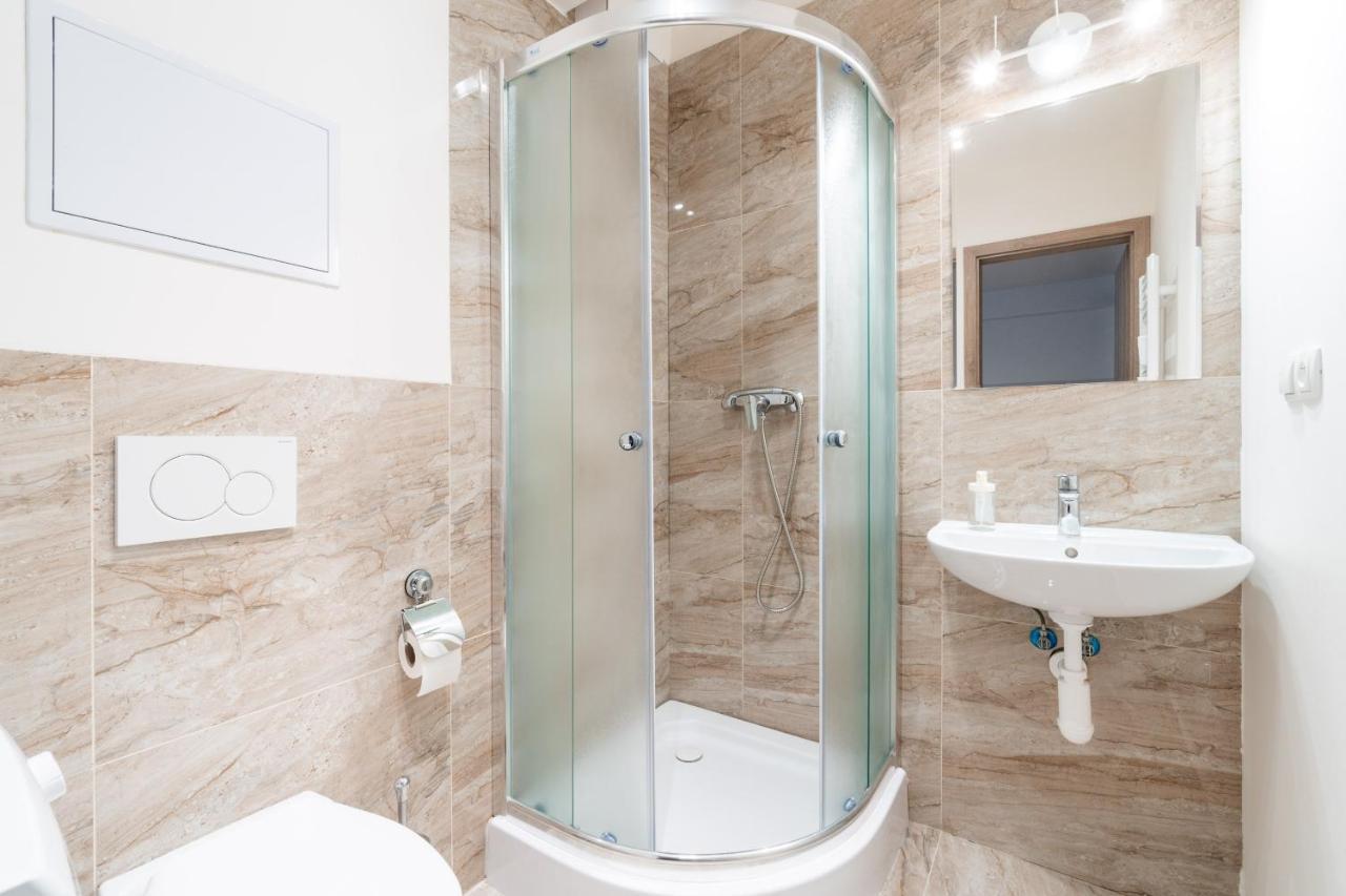 Brand New Studio Apartment #51 With Free Secure Parking In The Center Praha Exteriér fotografie
