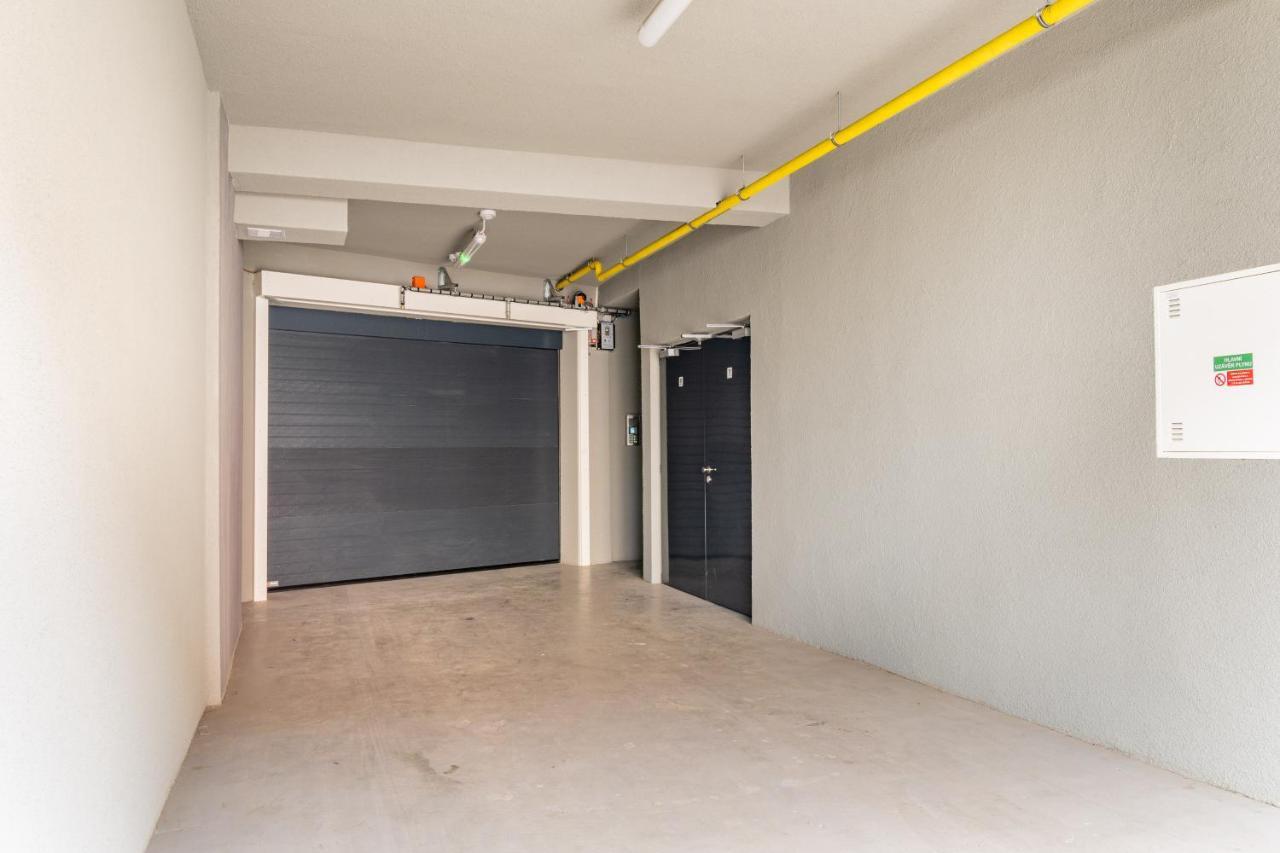 Brand New Studio Apartment #51 With Free Secure Parking In The Center Praha Exteriér fotografie